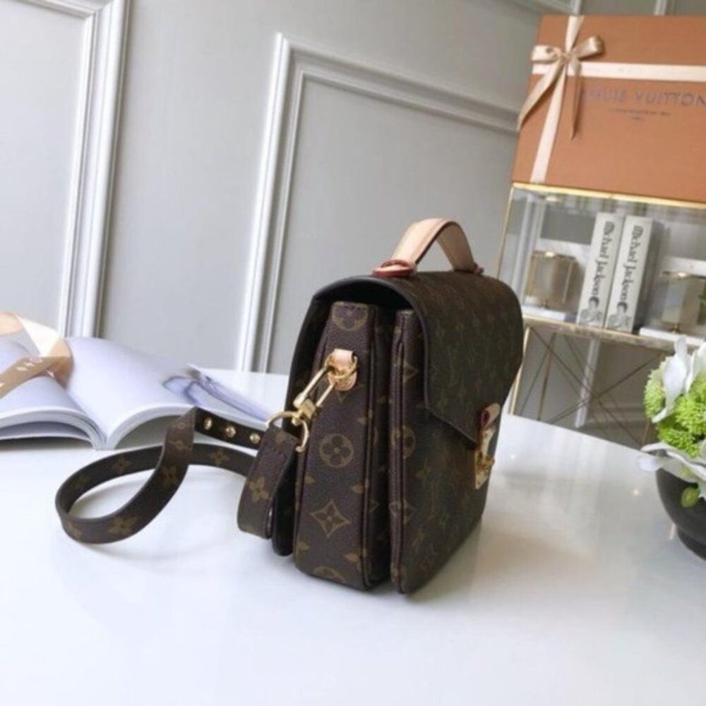 Louis Vuitton Pochette Metis Monogram - Picture 4 of 7